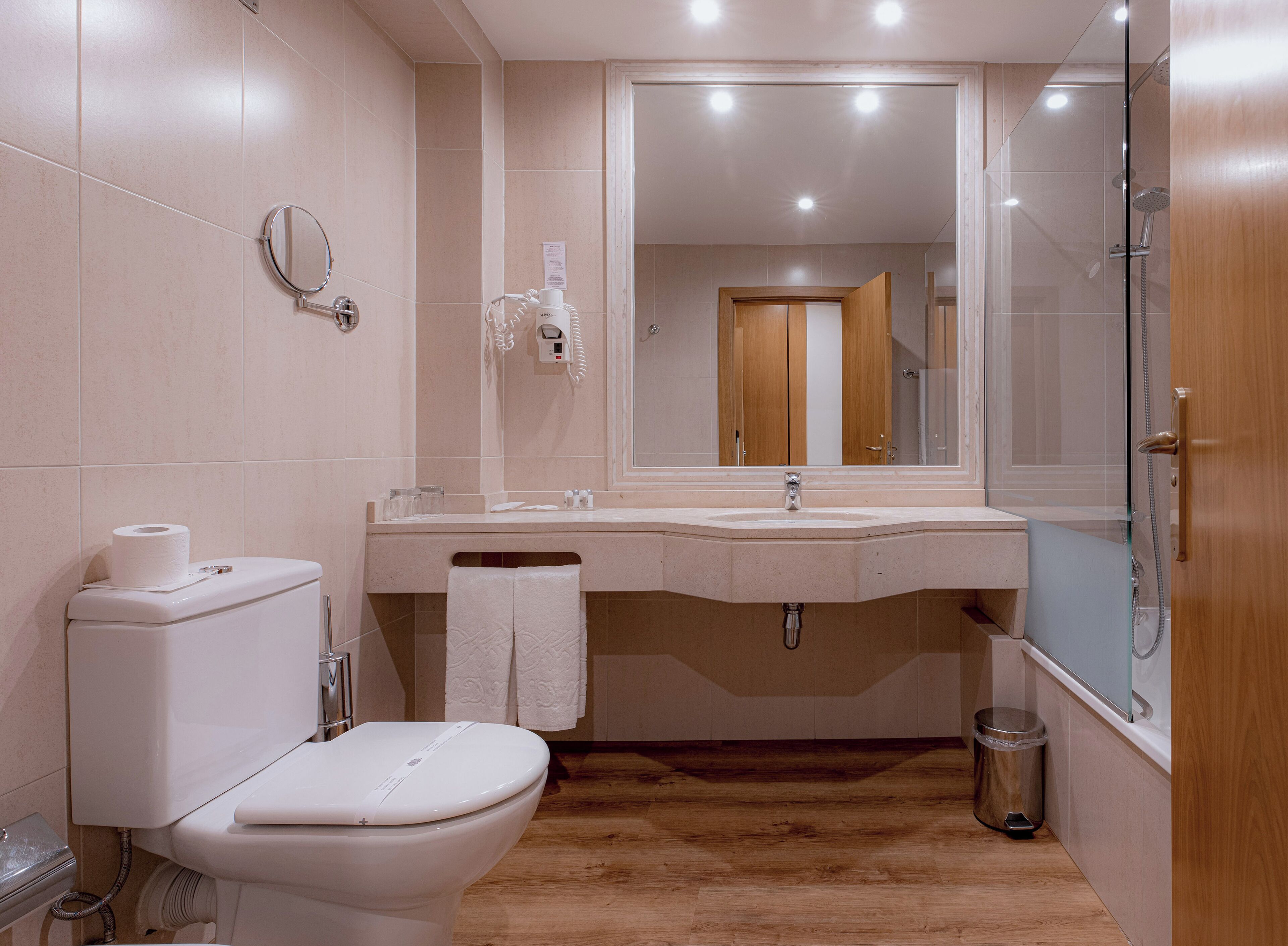 standard room, 1 double bed | bathroom | deep-soaking bathtub, rainfall showerhead, free toiletries, hair dryer