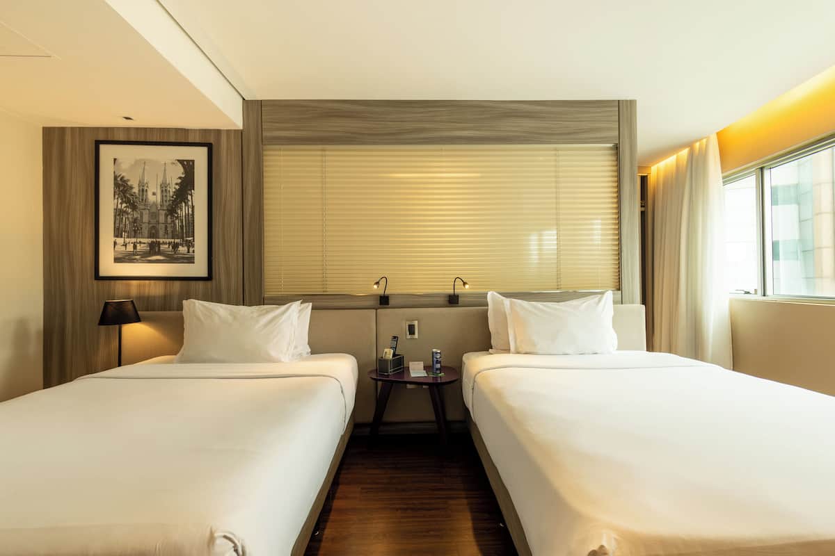 Quarto Superior Double | Frigobar, cofres nos quartos, escrivaninha, cortinas blackout