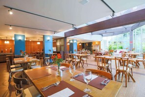 Breakfast, lunch and dinner served - Radisson Hotel Vila Olimpia (São Paulo)