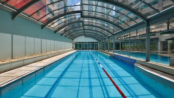 Indendørs pool, udendørs pool, liggestole