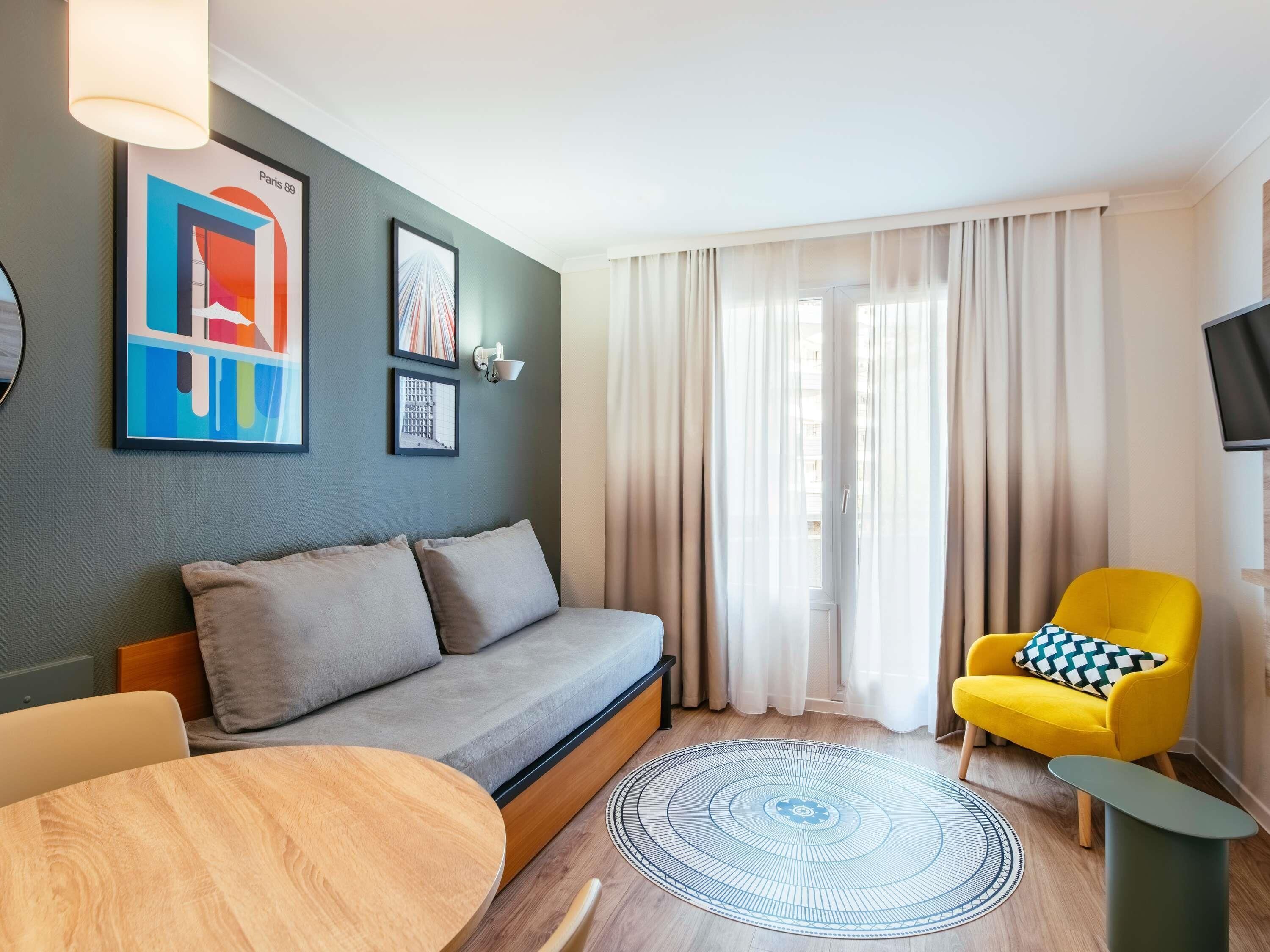 Appartement supérieur | Värdeförvaringsskåp på rummet, skrivbord och gratis barnsängar