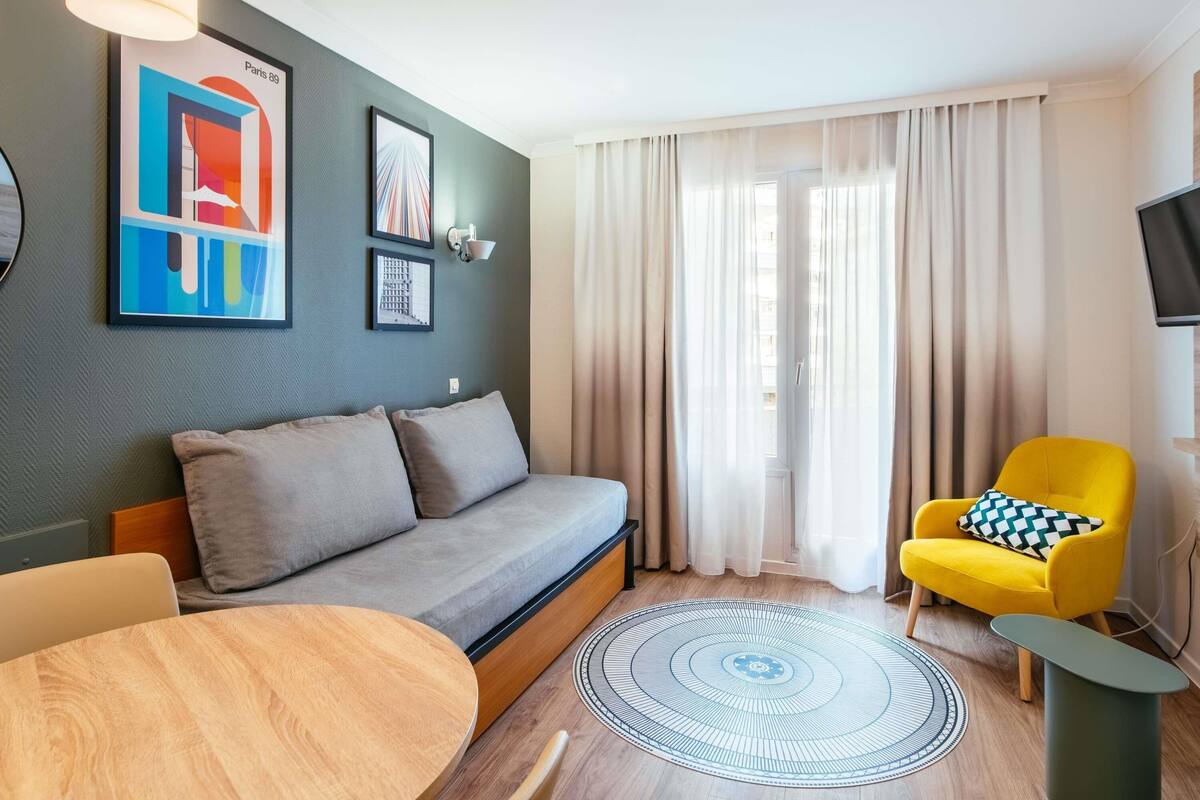 Appartement supérieur | Safe på rommet, skrivebord, barnesenger (inkludert) og wi-fi (inkludert)