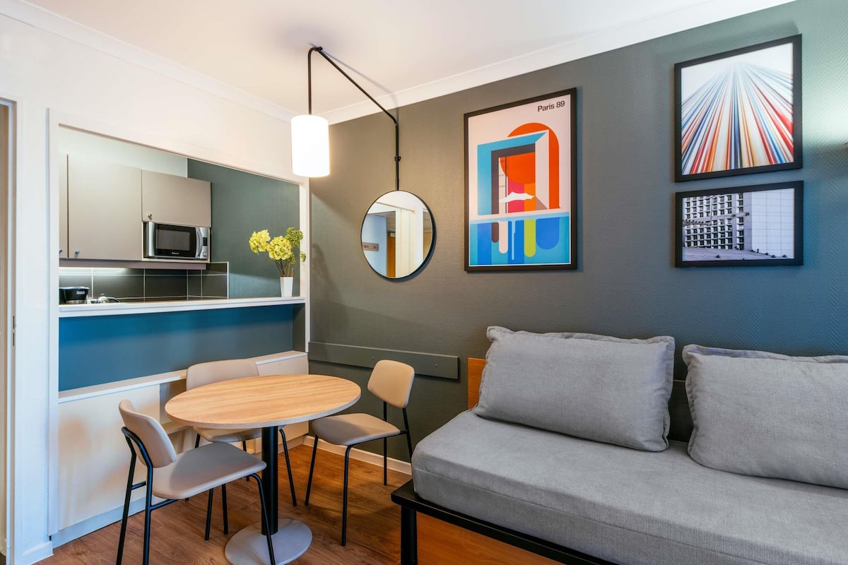 Coffres-forts dans les chambres, bureau, lits bébé (gratuits)