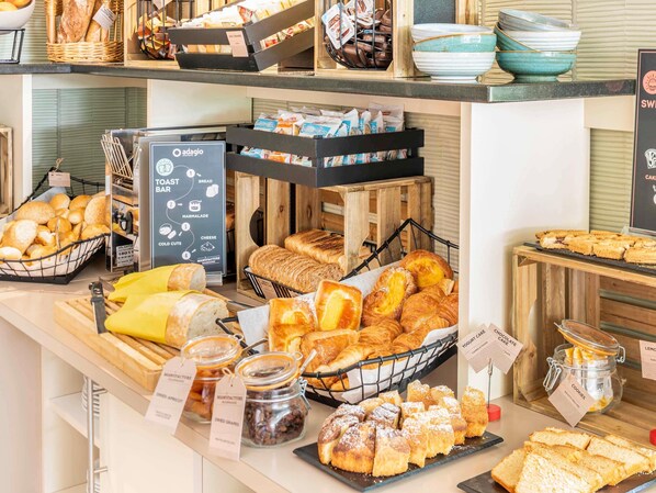 Desayuno buffet (EUR 19 por persona) 