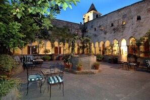 Interior detail - Luna Convento (Amalfi)