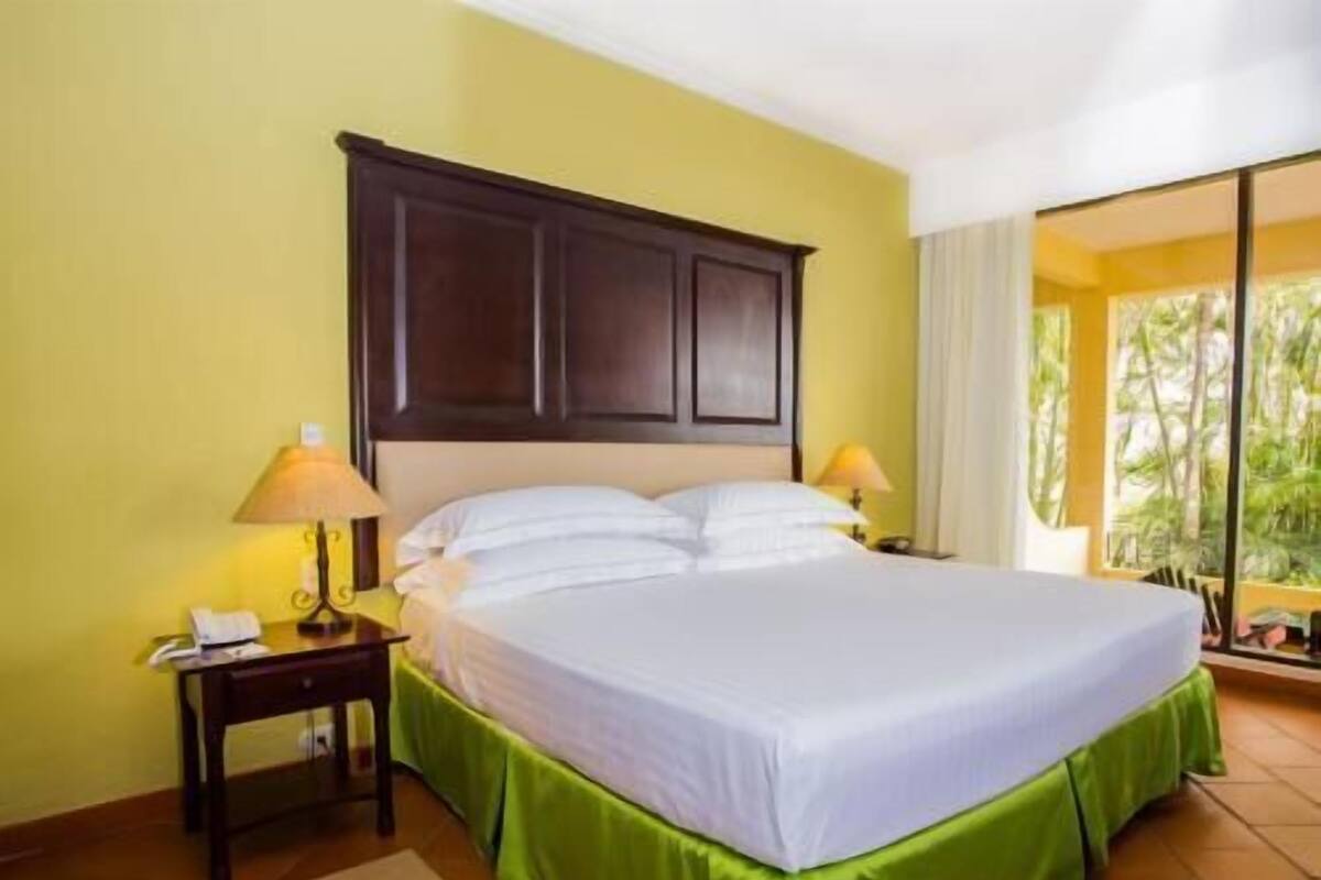 Free minibar items, in-room safe, desk, blackout drapes