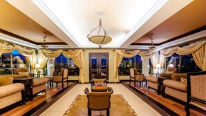 A spacious lobby with a central chandelier, elegant drapery, and a chessboard on the floor. - Occidental Papagayo - Adults Only - All inclusive (Sardinal)