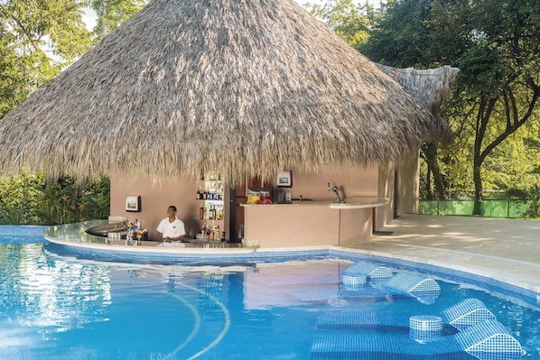 2 outdoor pools