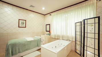 Soins d'aromathérapie, massages des tissus profonds, soins du visage