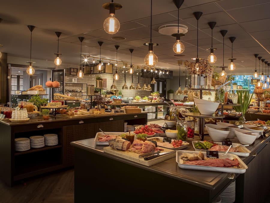 Daily buffet breakfast (NOK 225 per person)