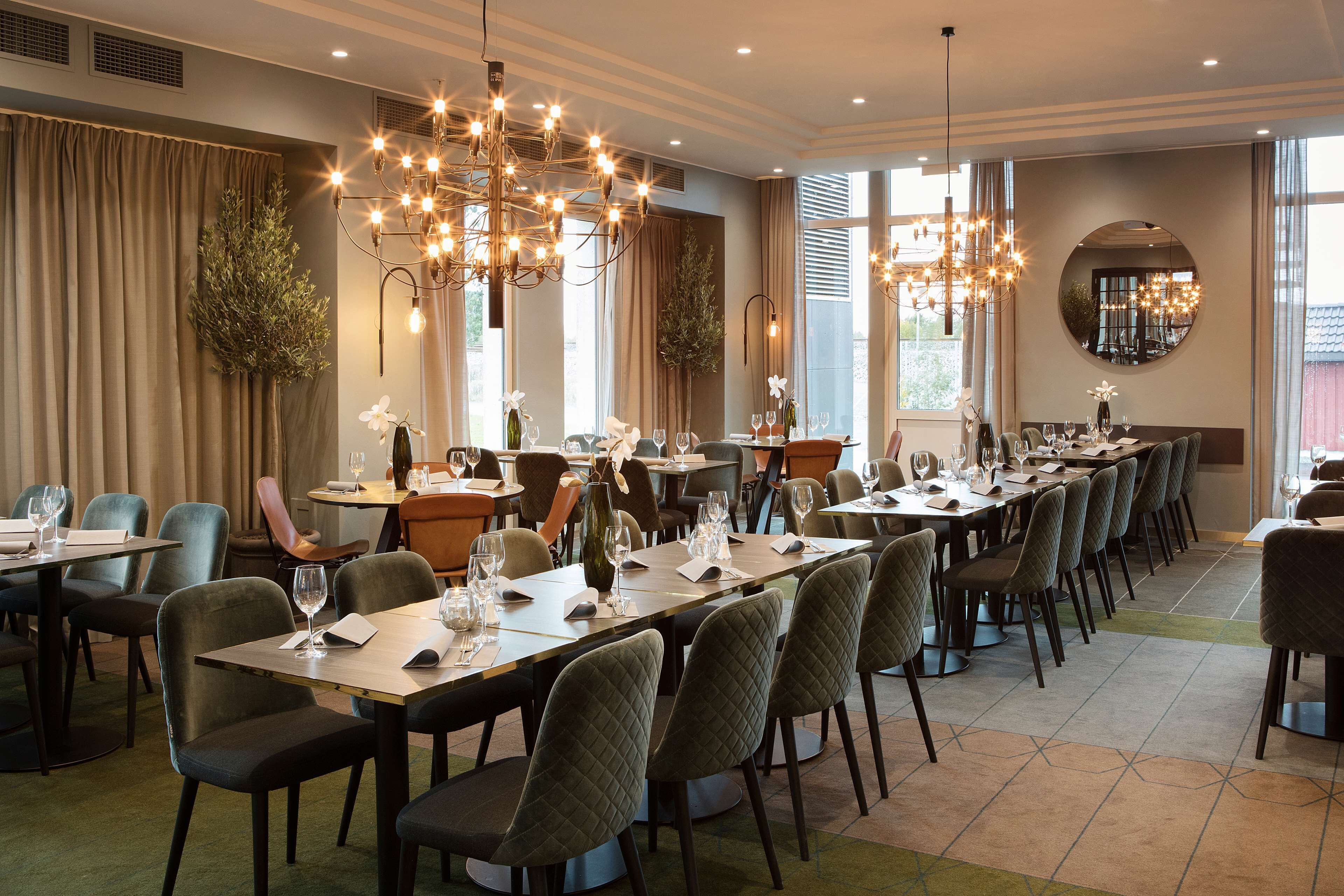 breakfast, lunch and dinner served