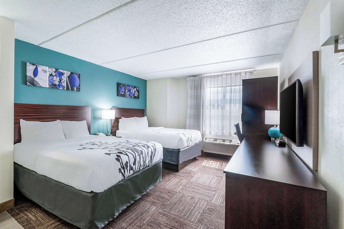 Standard Double Room, 2 Double Beds, Non Smoking | In-room safe, desk, laptop workspace, blackout drapes
