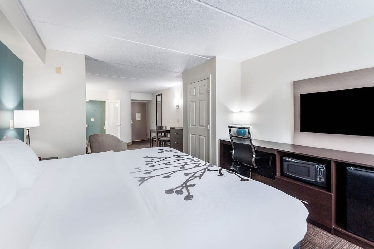 In-room safe, desk, laptop workspace, blackout drapes
