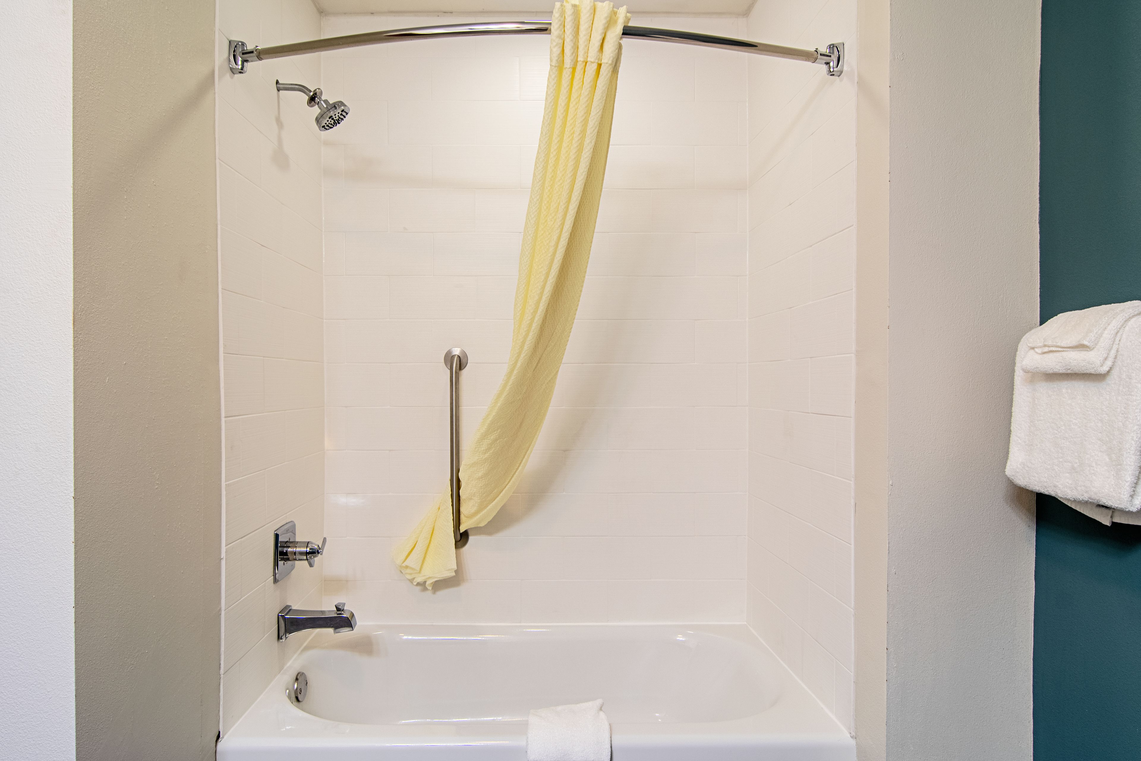 2 queen beds, suite, nonsmoking, upgrade | bathroom | shower, free toiletries, hair dryer, towels