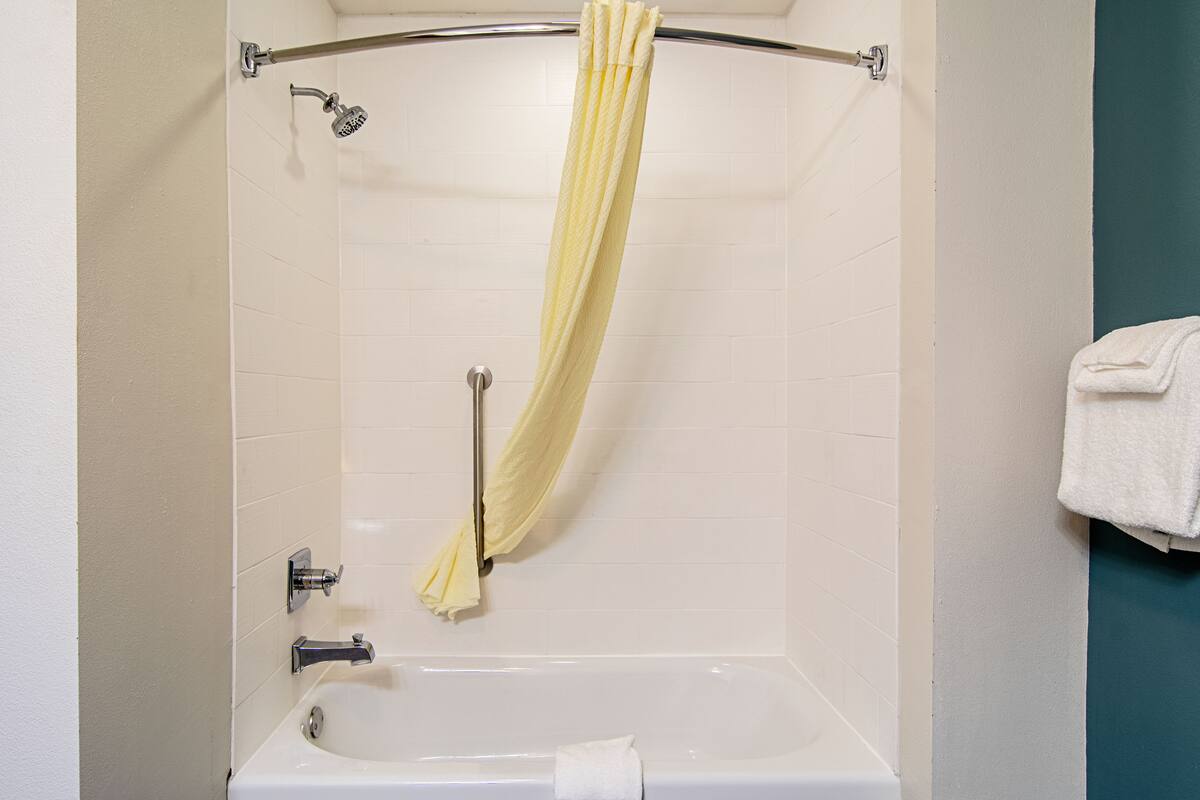 2 queen beds, suite, nonsmoking, upgrade | bathroom | shower, free toiletries, hair dryer, towels