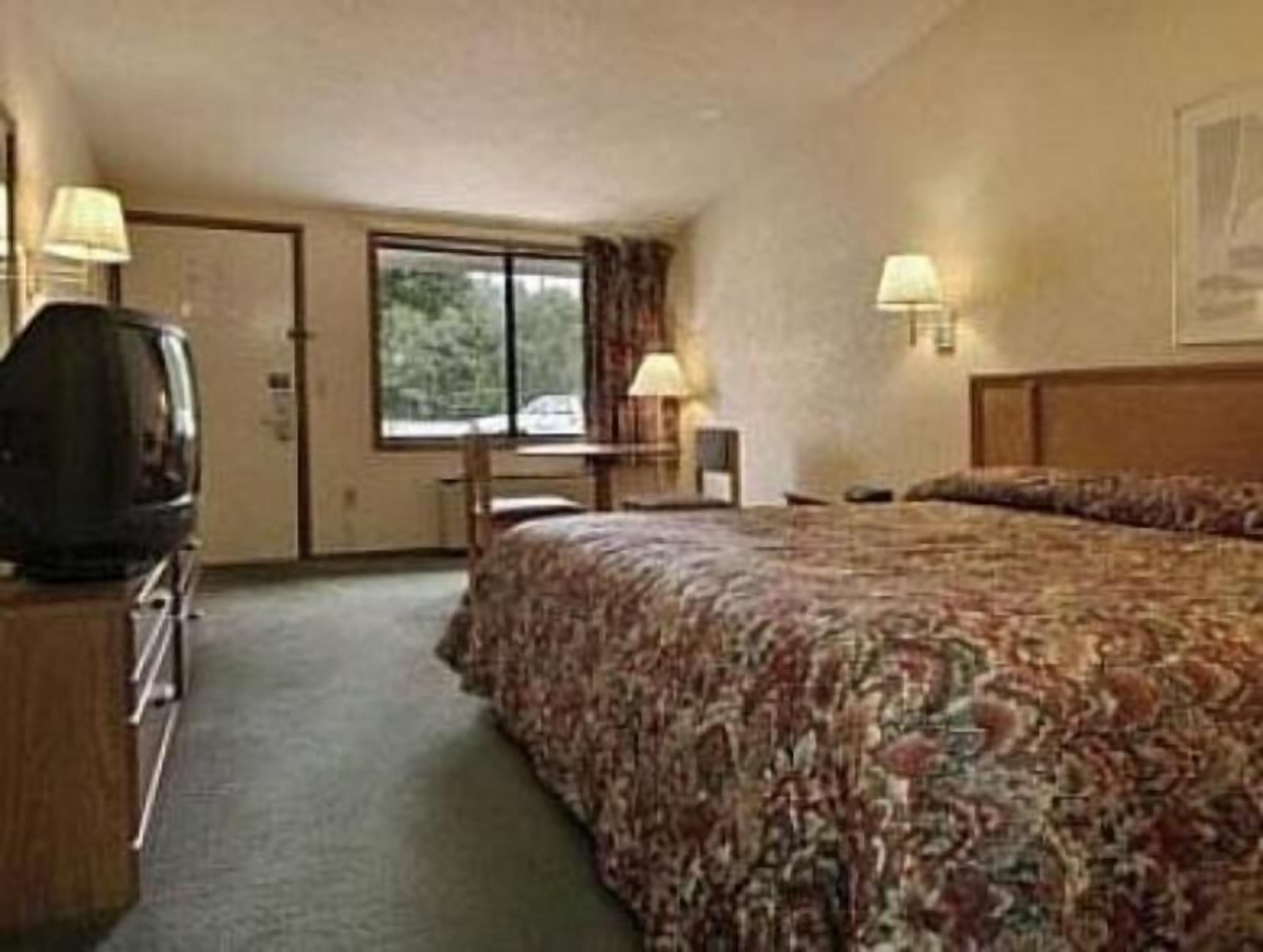 In-room safe, blackout drapes, rollaway beds, free WiFi