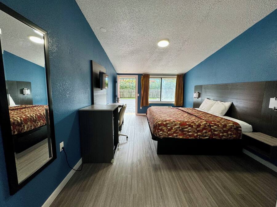 Caja de seguridad en la habitación y cortinas blackout