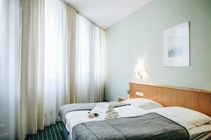 迷你吧、書桌、熨斗/熨衣板、免費搖籃/嬰兒床