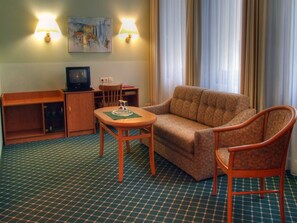 Suite, 1 Bedroom, Non Smoking | Living area