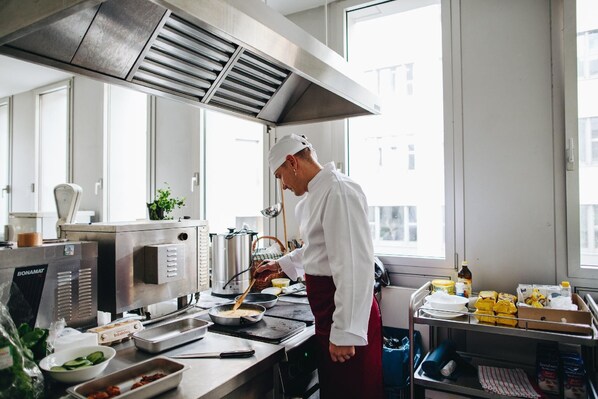 Minibar, desk, iron/ironing board, free cribs/infant beds - Kubrat In Helle Mitte (Berlin)