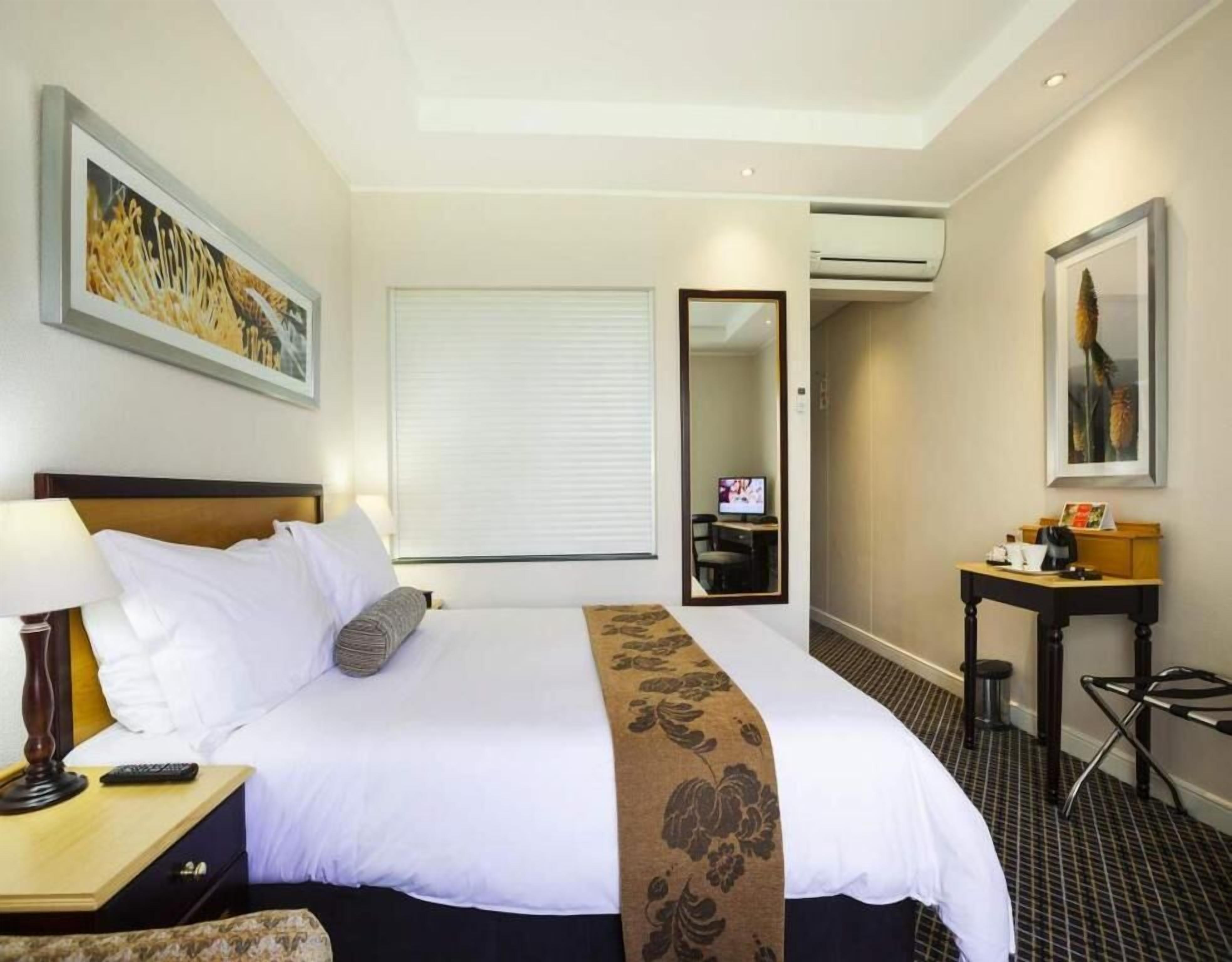 Premium bedding, in-room safe, desk, laptop workspace