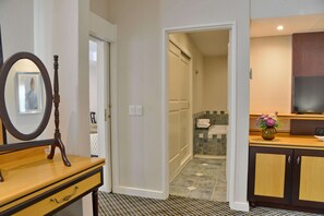 Suite, Non Smoking | Premium bedding, in-room safe, desk, laptop workspace