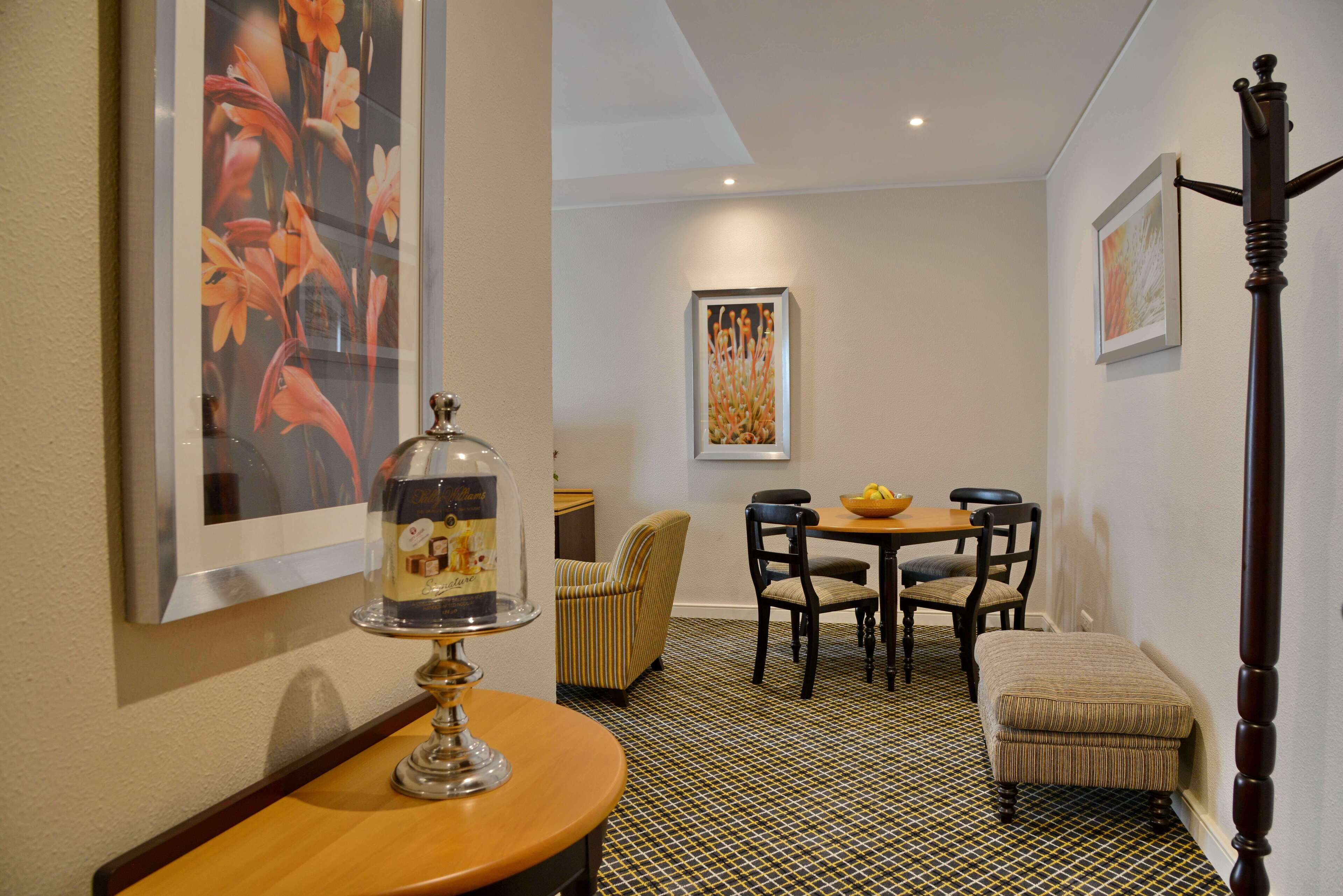 suite, non smoking | premium bedding, in-room safe, desk, laptop workspace