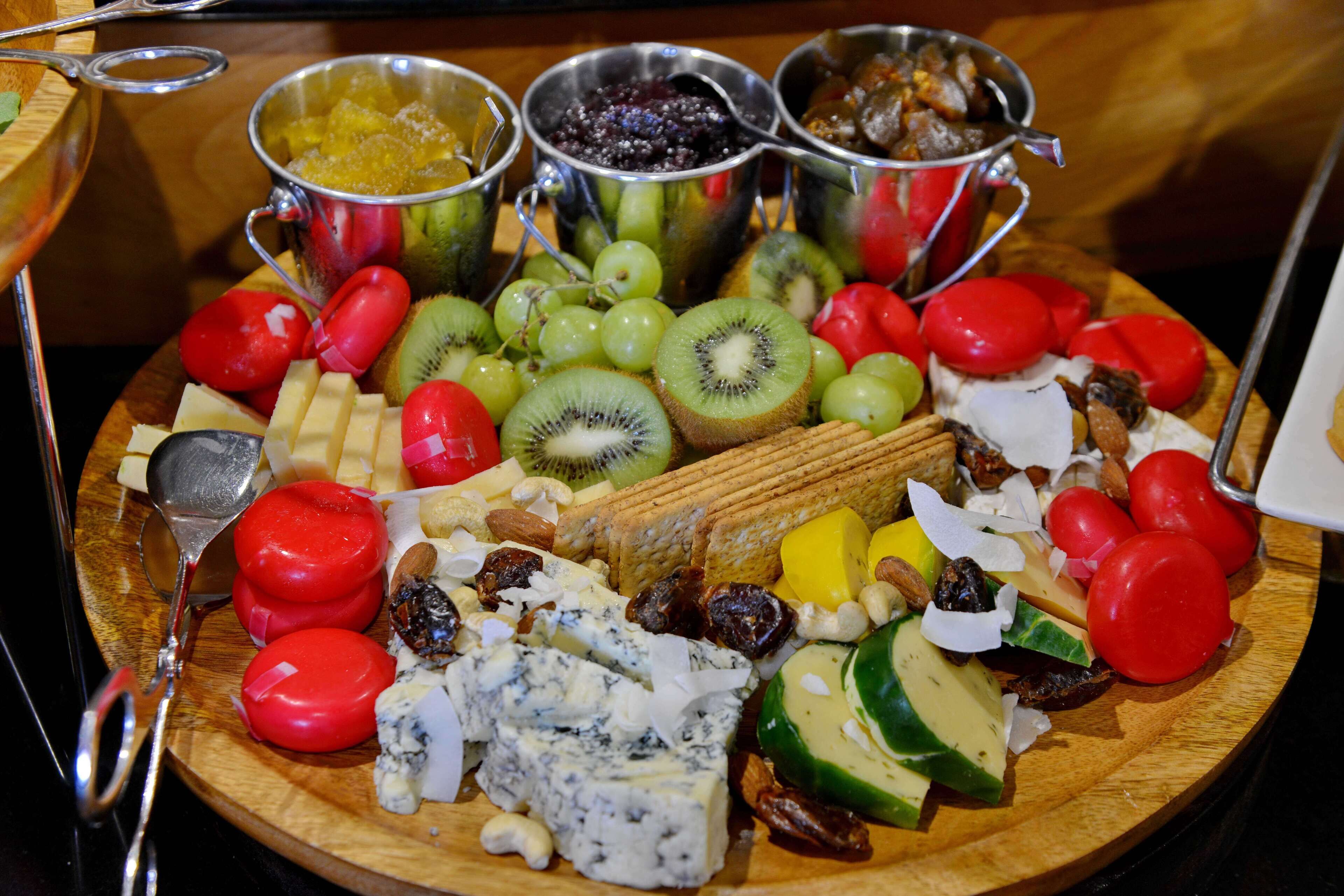 daily english breakfast (zar 235 per person)