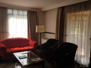 43-Zoll-Plasmafernseher mit Satellitenempfang, Fernseher