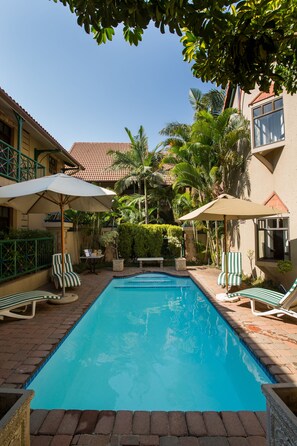 Outdoor pool, pool umbrellas, sun loungers