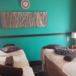 Couples treatment rooms, body treatments, hot stone massages