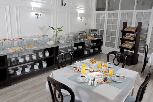 Petit déjeuner buffet compris tous les jours