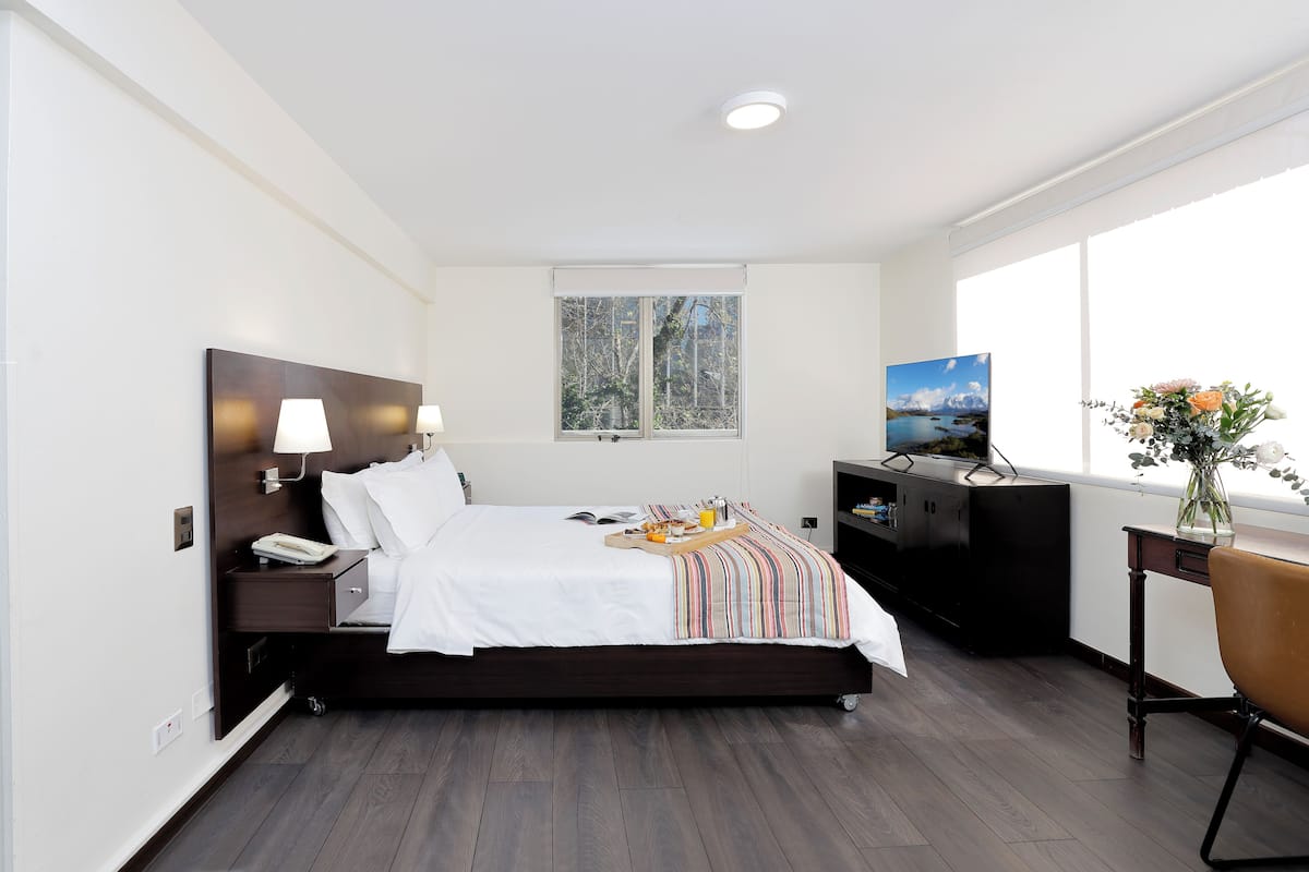 Minibar, in-room safe, free WiFi, wheelchair access