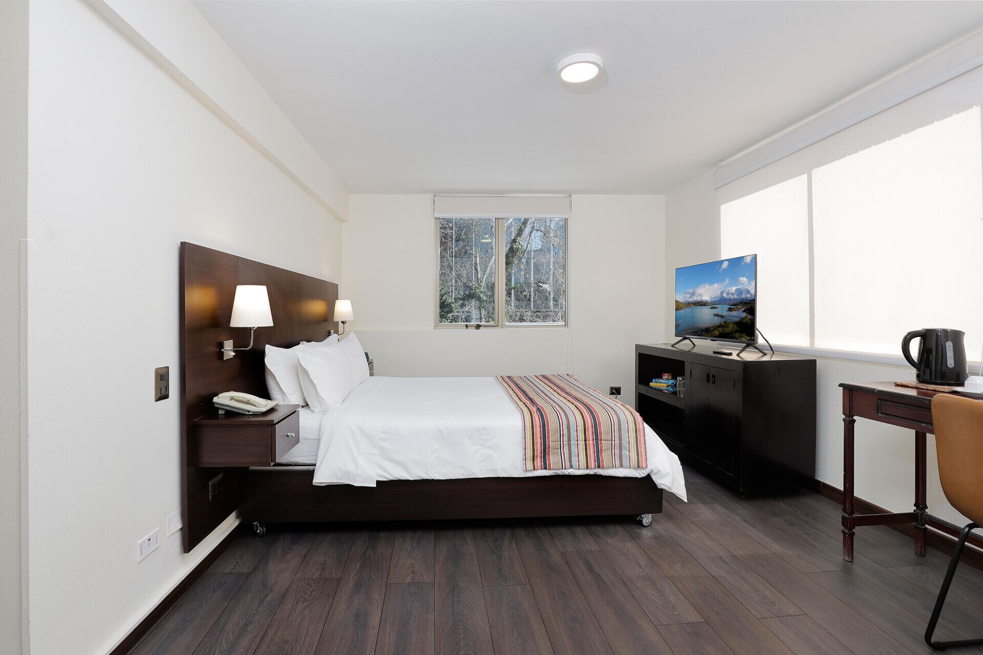 Minibar, caja fuerte, wifi gratis y accesible en silla de ruedas