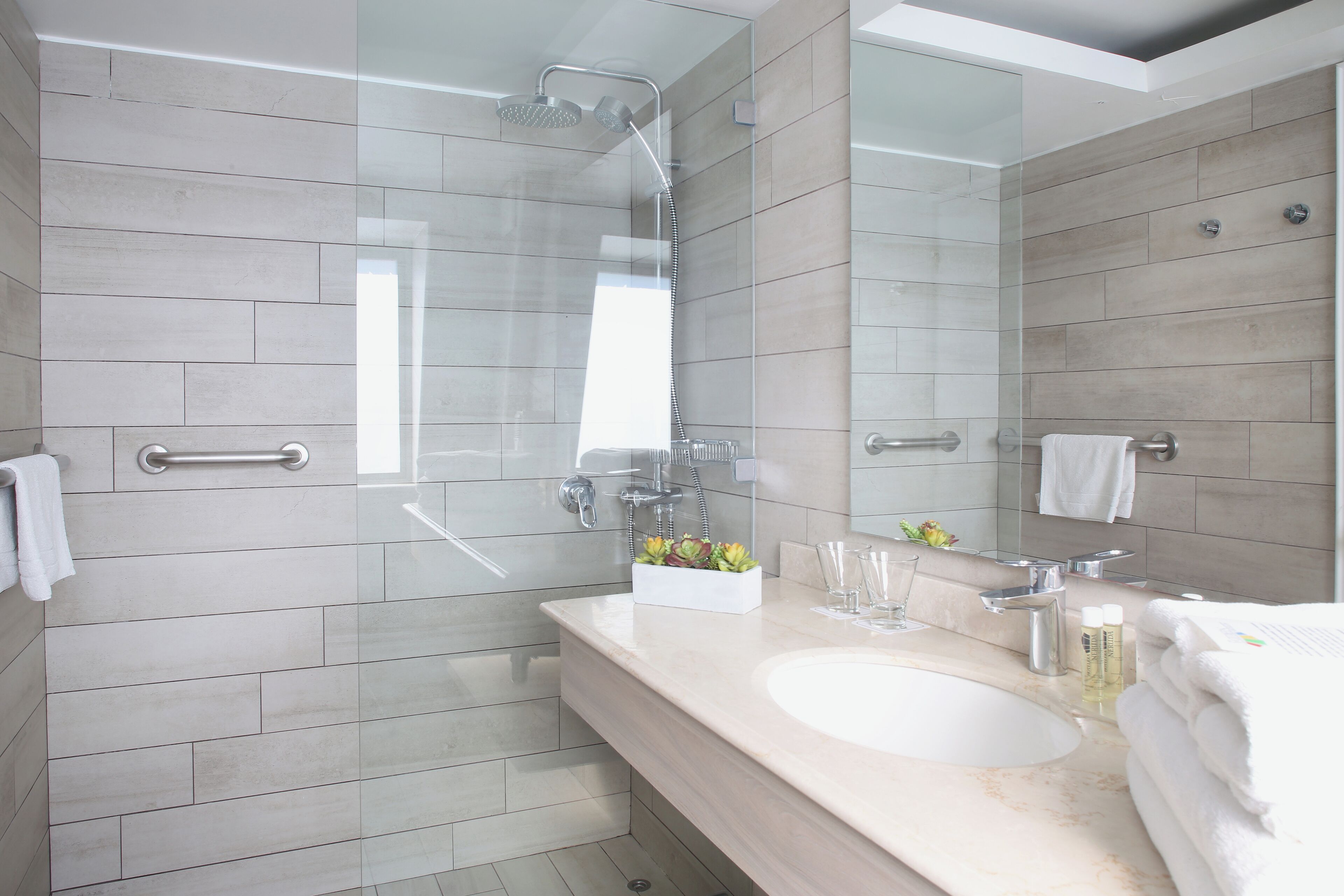 Foto - MR Express (ex Hotel Neruda Express)