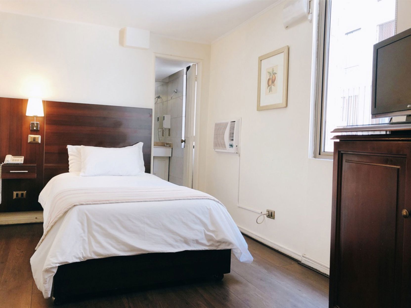 Minibar, caja de seguridad en la habitación y wifi gratis 