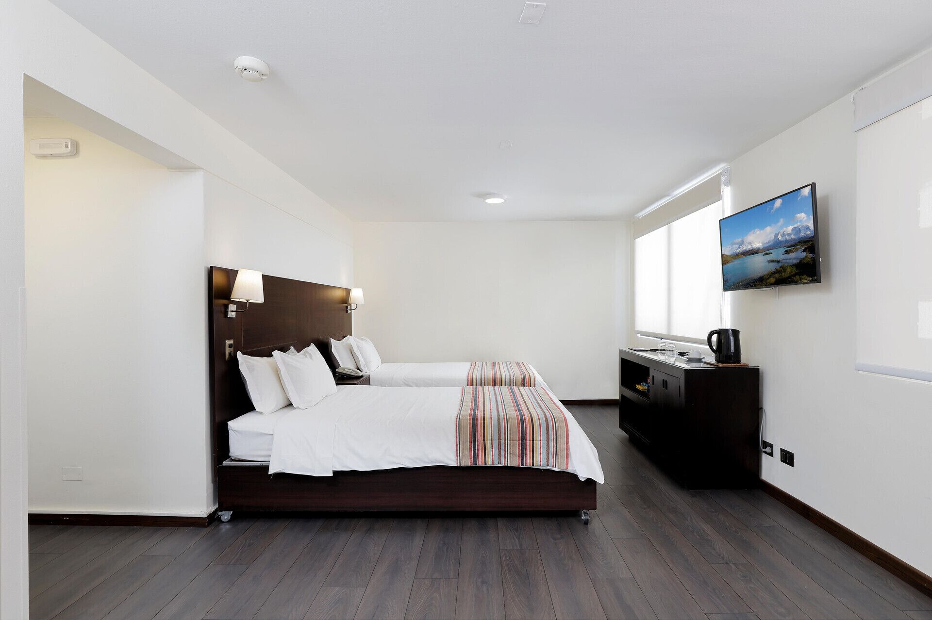 Minibar, caja fuerte, wifi gratis y accesible en silla de ruedas