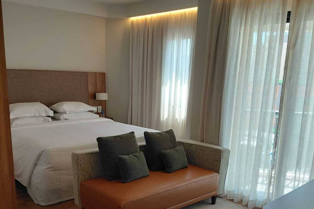 Minibar, in-room safe, blackout curtains, free WiFi