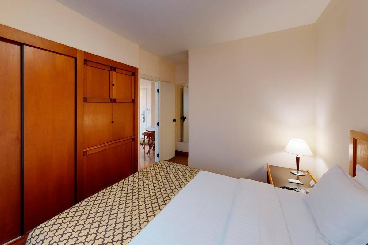 1 dormitorio, minibar, caja fuerte y cortinas opacas