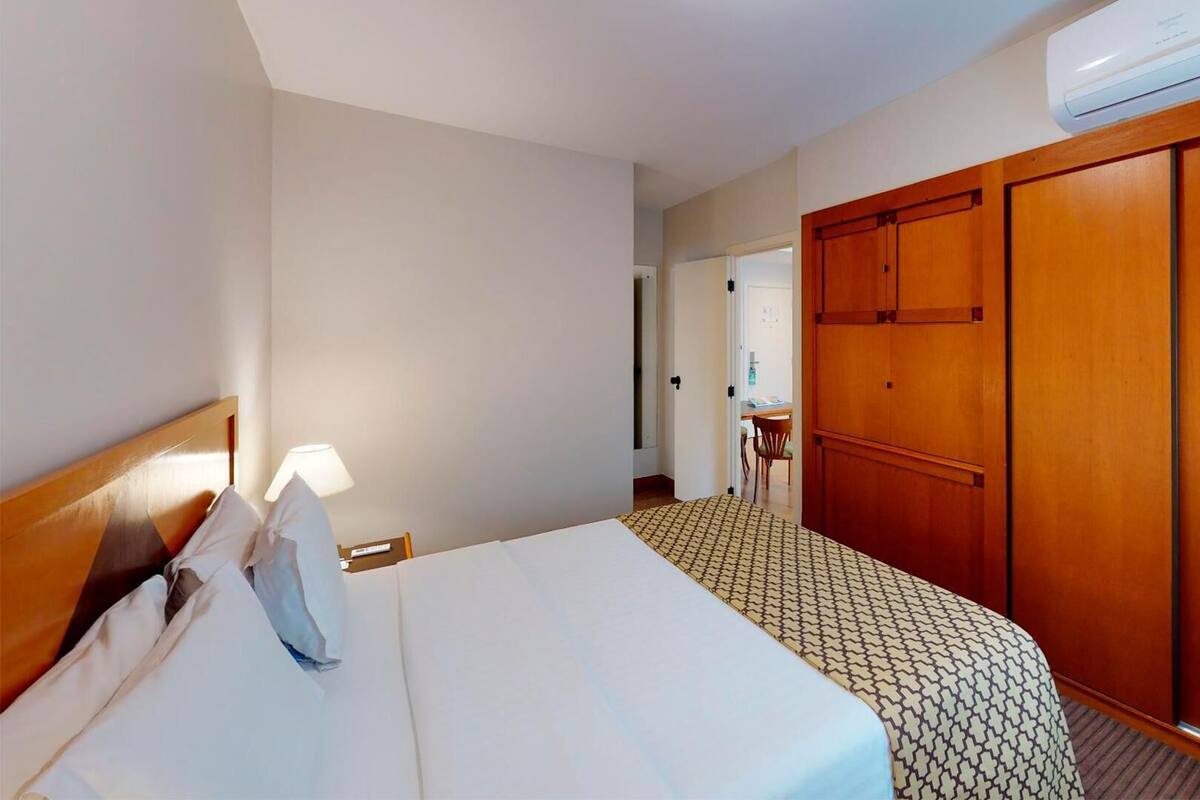 1 dormitorio, minibar, caja fuerte y cortinas opacas