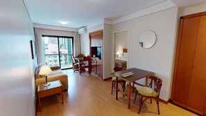 Habitación estándar, 1 cama matrimonial | 1 habitación, minibar y caja de seguridad en la habitación 