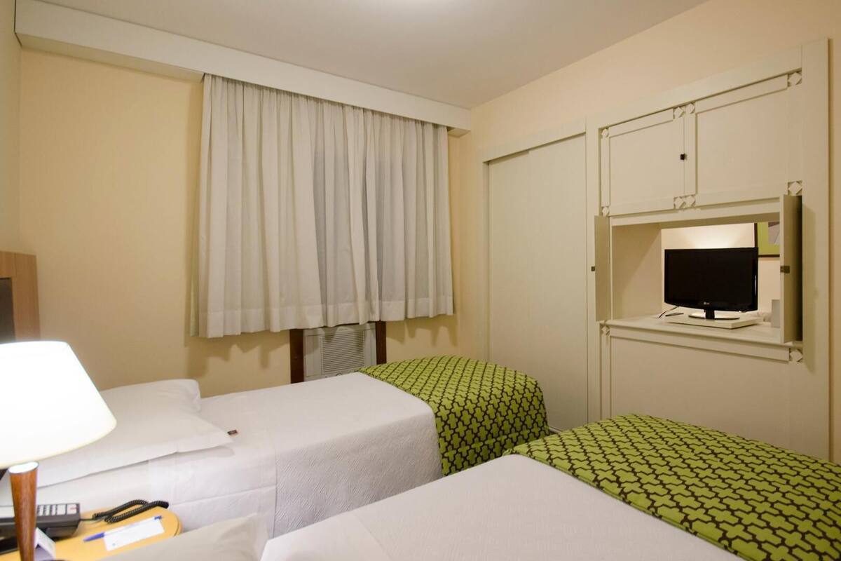 1 dormitorio, minibar, caja fuerte y cortinas opacas