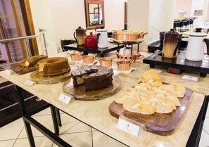 Desayuno bufé gratuito y diario