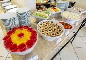 Déjeuner, dîner et souper servis sur place; cuisine internationale