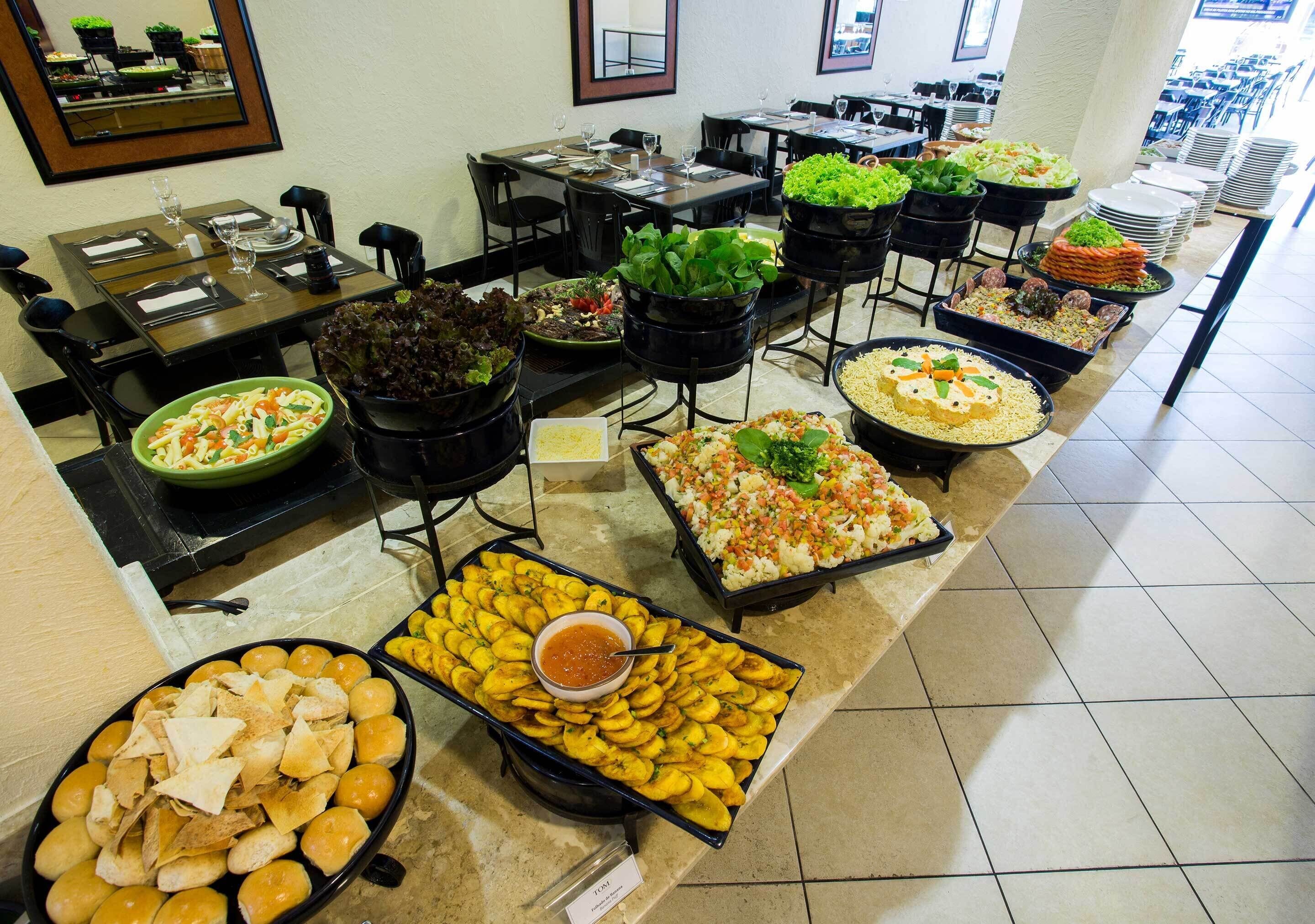 breakfast, lunch, dinner served; international cuisine