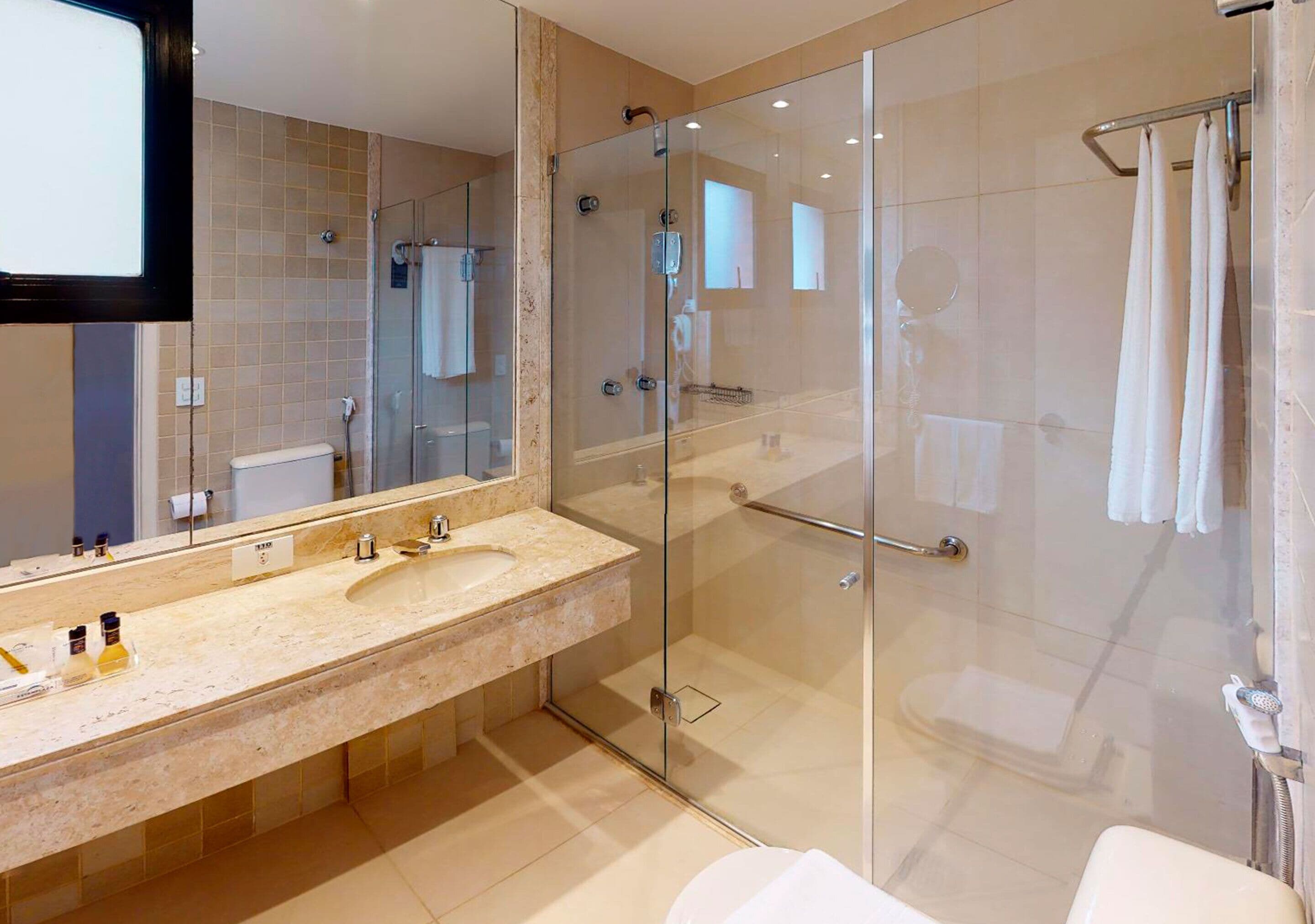 suíte premium | bathroom | free toiletries, hair dryer, towels