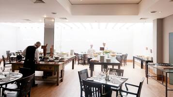 Breakfast, lunch, dinner served; international cuisine