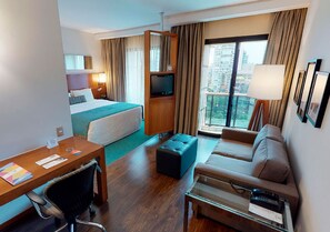 Room | Minibar, in-room safe, bed sheets