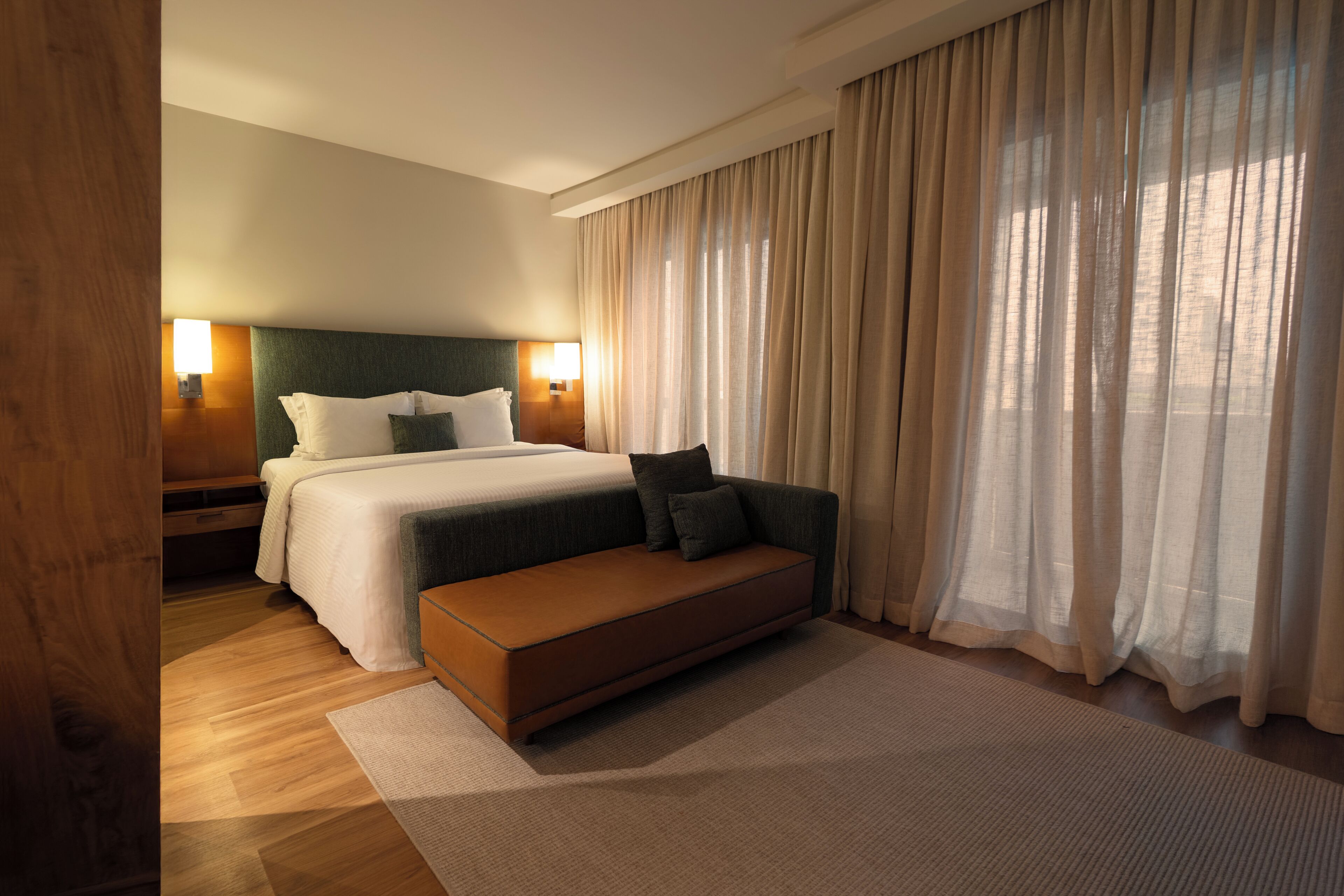 Minibar, caja de seguridad en la habitación y ropa de cama 