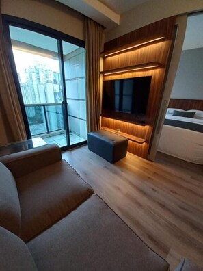 Room | 1 bedroom, minibar, in-room safe, desk